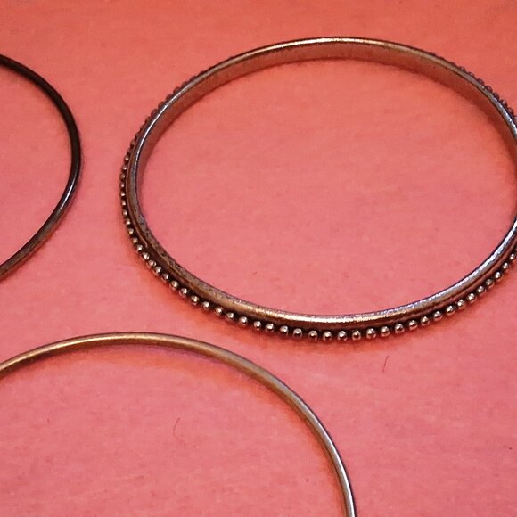 Bangle Bracelets -- Set of 5 -- 1 Stretch Expansion -- Siver & Gold Tones - Picture 8 of 12